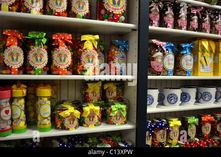 Bonbons colorés à Candy Shop et luncheonette sur Anna Maria Island, à côté du golfe du Mexique en Floride Banque D'Images