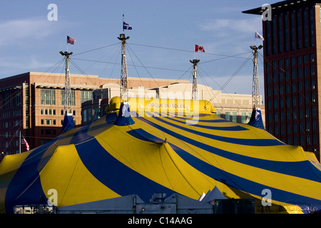 Le Cirque Du Soleil tente à l'Embarcadère de ventilateur à Boston, Massachusetts Banque D'Images