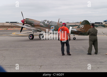 P-40 Warhawk VINTAGE WW2 AVION DE CHASSE TERRAIN RÉPUBLIQUE LONG ISLAND NEW YORK UNITED STATES OF AMERICA Banque D'Images