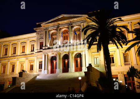 L'Hôtel de ville néo-classique d'Ermoupolis, Place Miaoulis, Syros [ ] , Σύρος Îles Cyclades grecques Banque D'Images