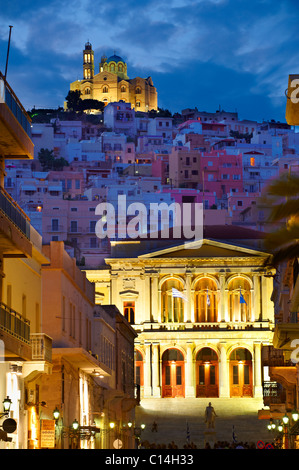 L'Hôtel de ville néo-classique d'Ermoupolis, Place Miaoulis, Syros [ ] , Σύρος Îles Cyclades grecques Banque D'Images