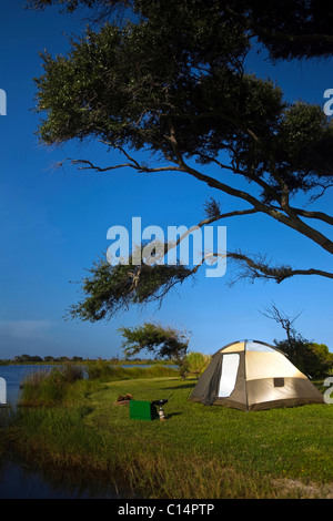 Camping sur les rives de lacs Shelby à Gulf Shores, Alabama. Banque D'Images