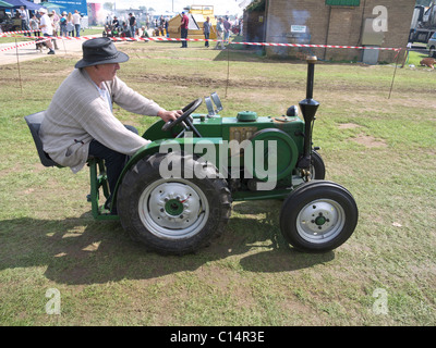Modèle de travail miniature d'un tracteur à vapeur LIncoln field marshall et vintage rally Août 2010 Banque D'Images