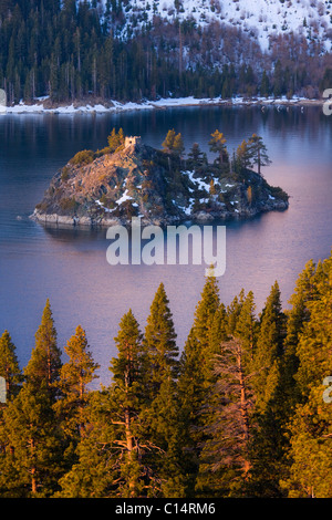 Emerald Bay et l'île de l'assistant au lac Tahoe en Californie Banque D'Images