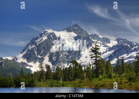 Le mont Shuksan, un majestueux pic dans la nature sauvage Mount Baker, WA Banque D'Images