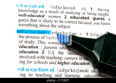 Le mot éducation a mis en évidence dans un dictionnaire Banque D'Images
