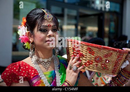 Danseuse de Baishakhi Mela Bangla festival à Londres de Brick Lane. Banque D'Images