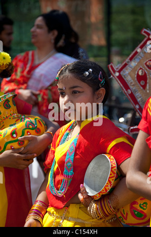 Girl dancer in Baishakhi Mela Bangla festival à Londres de Brick Lane. Banque D'Images