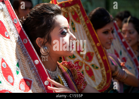 Danseuses de Baishakhi Mela Bangla festival à Londres de Brick Lane. Banque D'Images