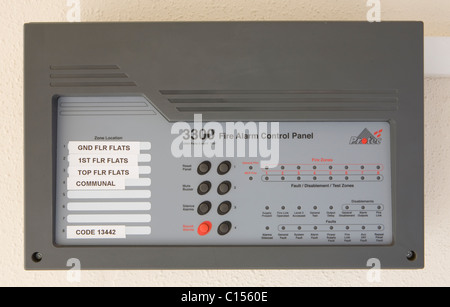 Étiqueté en commun conventionnel54 Panneau de contrôle d'alarme incendie pour les appartements. Banque D'Images