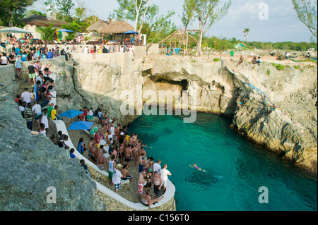 Rick's Cafe, couchers de soleil, les plongeurs et la musique, Negril, Jamaïque Banque D'Images