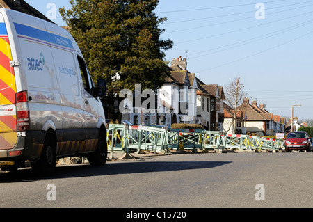 Le bloc des obstacles au cours de la voie principale de gaz à Hinckley Leicestershire Banque D'Images
