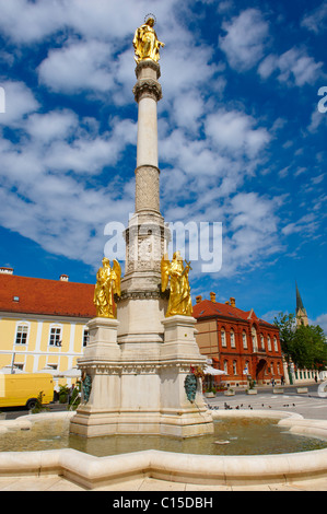 Monument à l'extérieur de la cathédrale de l'Assomption de la Bienheureuse Vierge Marie, Zagreb, Croatie Banque D'Images