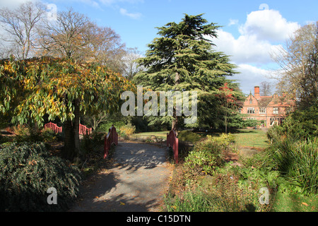 Chester Zoological Gardens. Vue d'automne de le Zoo de Chester's Rock Garden. Banque D'Images