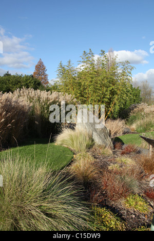 Chester Zoological Gardens. Vue d'automne le Zoo de Chester de graminées glorieux du jardin. Banque D'Images