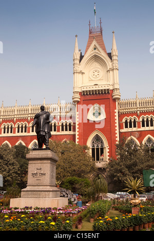 L'Inde, le Bengale occidental, Calcutta, Calcutta, Haute Cour Immeuble avec statue devant Banque D'Images