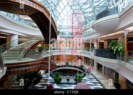 Une zone Burjuman Shopping Mall à Bur Dubai, Dubaï, Émirats arabes unis. Banque D'Images