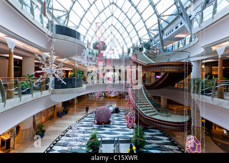 Une zone Burjuman Shopping Mall à Bur Dubai, Dubaï, Émirats arabes unis. Banque D'Images