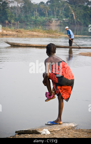 Fleuve Oubangui ,Betou, République du Congo Banque D'Images