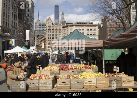 À North à l'Union Square Art & agriculteurs marché plein air à Manhattan. Banque D'Images