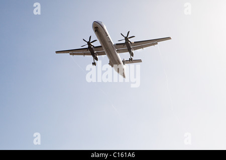 Avion à l'atterrissage à LAX, tourné à partir de Sepulveda, Los Angeles County, Californie, USA Banque D'Images