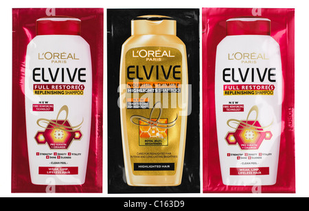 Trois exemples de sachets de L Oreal Elvive shampooing shampooing et faits saillants de remplissage Banque D'Images