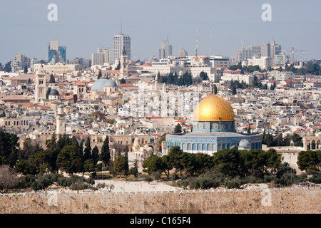 Vue depuis la montagne des oliviers sur le dôme du Rocher à Jérusalem, Israël Banque D'Images