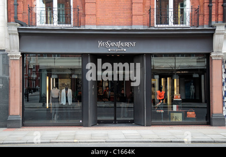 La boutique de mode Yves Saint Laurent sur Sloane Street, Londres, Angleterre, SW1. Banque D'Images