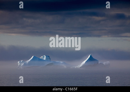 Les icebergs dans le brouillard, Kangia Disko-Bay West-Greenland Icefjord,,, Groenland Banque D'Images