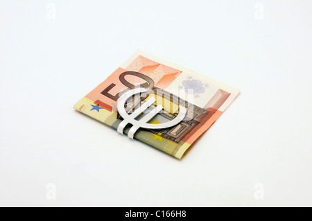 Cinquante Euro note, 50 euros dans un clip de l'argent d'argent, symbole de l'Euro Banque D'Images