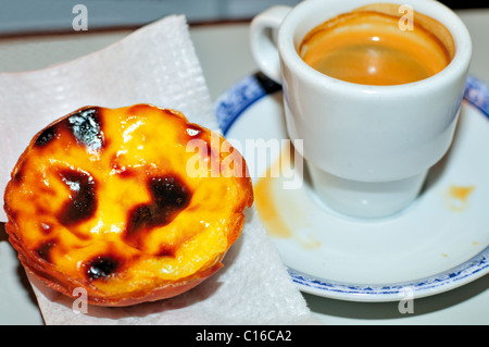 Portugal, Lisbonne : le café et "Pastel de Belém" dans l'Antiga Confeitaria de Belém Banque D'Images