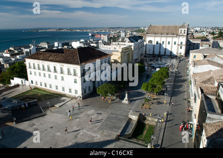 Centre historique avec Praça da Sé et de la cathédrale da Sé, Place de la cathédrale et la cathédrale de la mer, et gauche Palacio Arquiepiscopal Banque D'Images