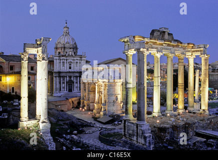 Temple d'Vespasiam, Santi Luca e Martina, l'Arc de Septime Sévère, le Temple de Saturne, Forum Romain, Rome, Latium, Italie, Europe Banque D'Images