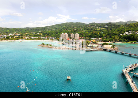 Ocho Rios en Jamaïque au cours de jour lumineux Banque D'Images