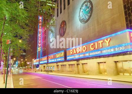 Radio City Music Hall, situé dans le Rockefeller Center de Manhattan, son intérieur a été déclaré un monument de la ville en 1978, la ville de New York Banque D'Images