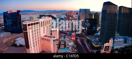 Vegas Strip, le 3,8 mile étendue avec les hôtels de classe mondiale et casino, vue aérienne le 4 mars 2010 à Las Vegas, Nevada Banque D'Images