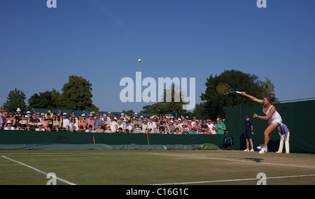 Sally Peers, l'Australie, dans l'action au All England Lawn Tennis Championships, à Wimbledon, Londres, Angleterre. Banque D'Images