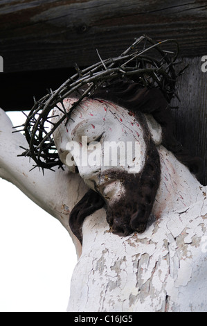 Jésus Christ sur la croix, couronne d'épines, sculpture en bois, Hessen, Allemagne, Europe Banque D'Images