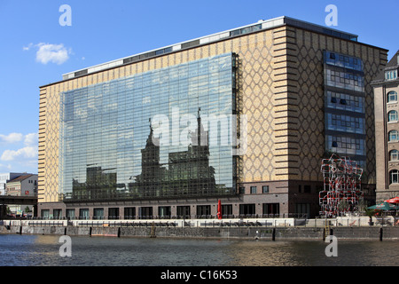 Universal Music offices dans un entrepôt réaménagé sur la rivière Spree, Friedrichshain-Kreuzberg, Berlin, Germany, Europe Banque D'Images