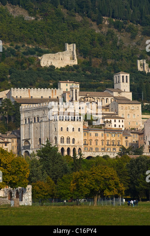 Palazzo di Consoli et le dôme, vue sur ville, Gubbio, Marches, Italie, Europe Banque D'Images