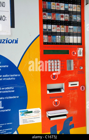 Italie.SICILE.DISTRIBUTEUR AUTOMATIQUE DE CIGARETTES À PALERME Banque D'Images