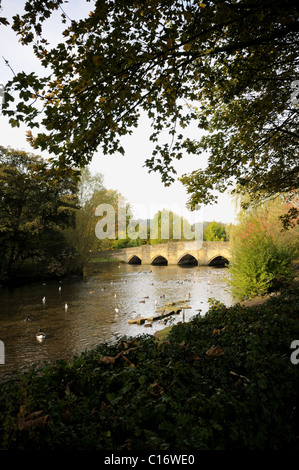 Pont sur la rivière Wye de Bakewell - Peak District Banque D'Images