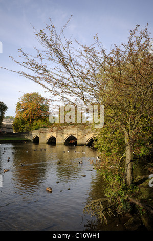 Pont sur la rivière Wye de Bakewell - Peak District Banque D'Images