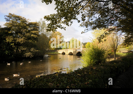 Pont sur la rivière Wye de Bakewell - Peak District Banque D'Images