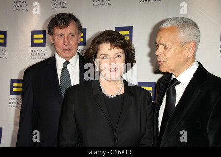 Dianne Feinstein et Julian Bond Les droits de l'homme gala annuel de la campagne et hero awards tenue à l'hôtel Hyatt Regency Plaza Hotel Los Banque D'Images