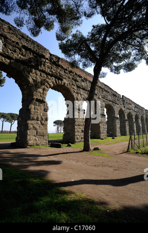 Italie, Rome, Parco degli Acquedotti, aqueduc romain antique Banque D'Images