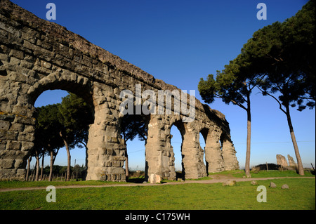 Italie, Rome, Parco degli Acquedotti, aqueduc romain antique Banque D'Images