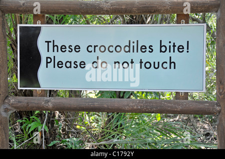 Avertissement de la morsure, les crocodiles Crocodile Santa Lucia, Afrique du Sud, Centre Sud Banque D'Images