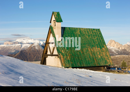 Chapelle sur le Passo di Giau, Padova, Italie, Europe Banque D'Images