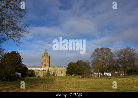 Église de St Barthélemy en hiver soleil, Tong, Shropshire, England, UK, Royaume-Uni, GO, Grande-Bretagne, Îles britanniques Banque D'Images